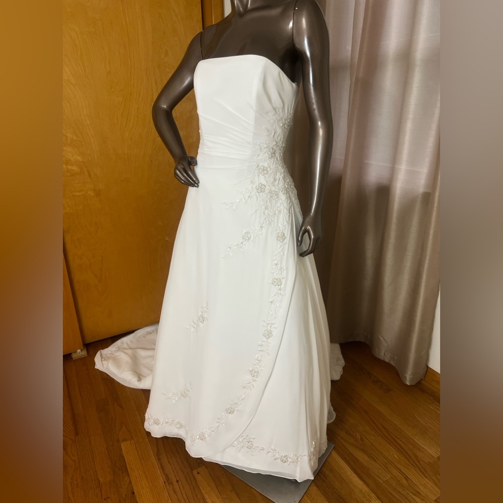 David's Bridal Strapless White Gown style V8592.